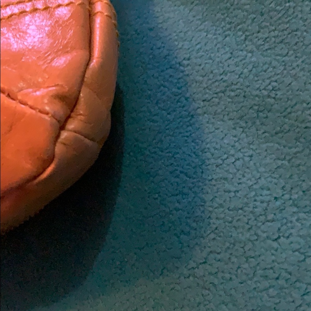 Gold leather bag - Picture 4 of 8